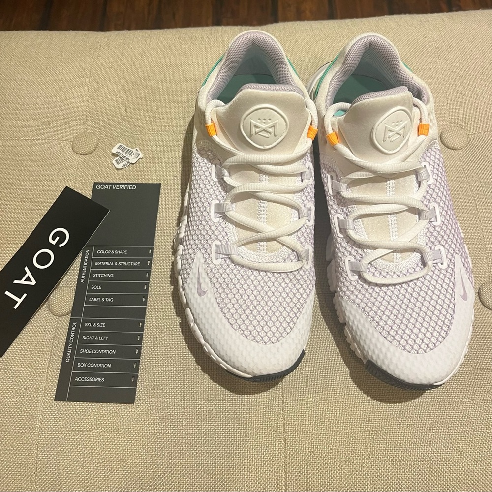 Nike Women’s Size 8W Free Metcon 4 'White Green Glow'